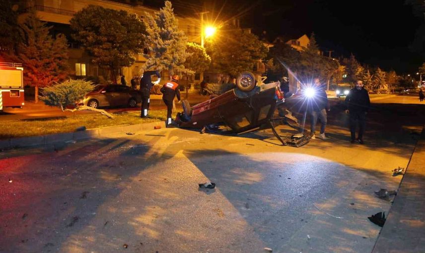 Ürgüp'te kavşakta yarış kaza yaptı: 6 kişi yaralandı