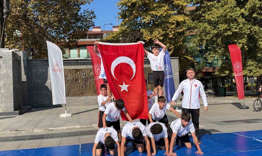 Düzce’de amatör spor haftasında gösteriler büyük ilgi topladı