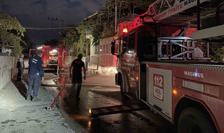 Kayseri'de mangal faciası: iki evin çatısı alevlere teslim oldu