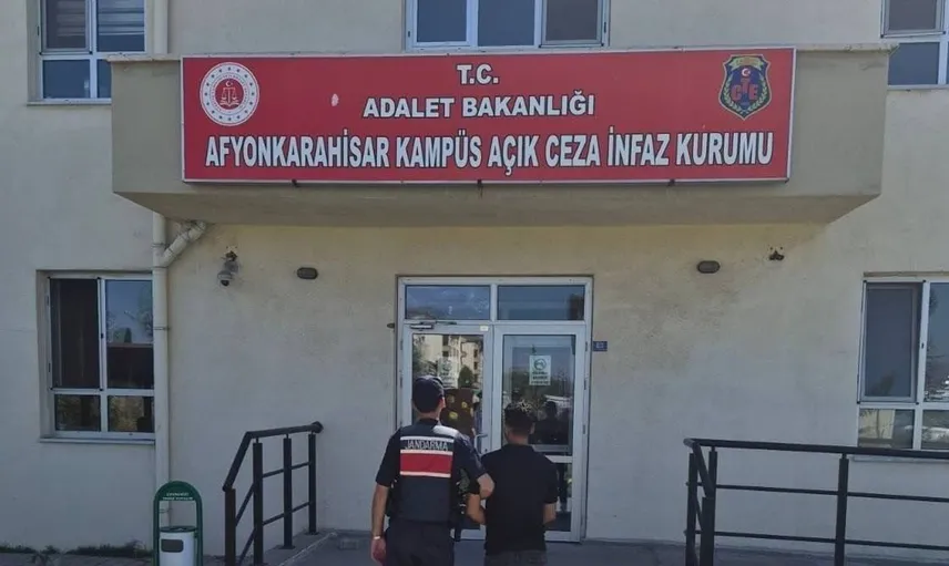 Afyonkarahisar'da çeşitli suçlardan aranan 35 kişi jandarma operasyonuyla yakalandı