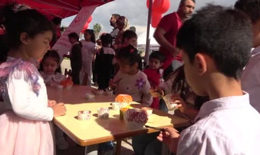 Adana'da aileler bağımlılıkla mücadele için festivalde buluştu