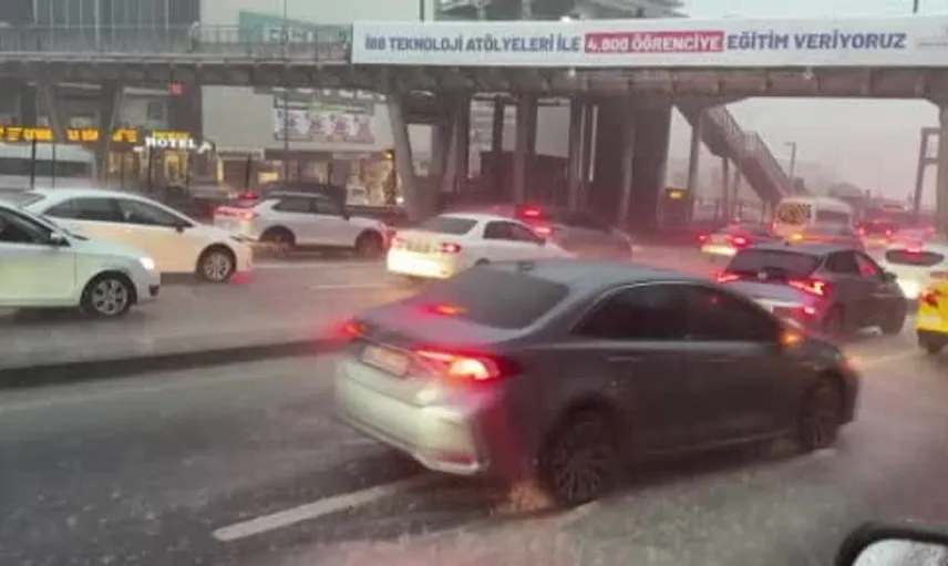 İstanbul'da ani yağmur sürprizi: Hayatı olumsuz etkiledi