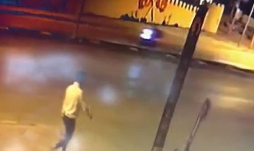 Bilecik'te araçlara zarar veren şahıs güvenlik kameralarına yansıdı