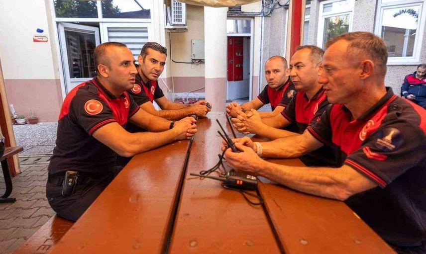 İzmir depreminde kahramanlık hikayeleri: İtfaiye personeli unutulmaz anları anlatıyor
