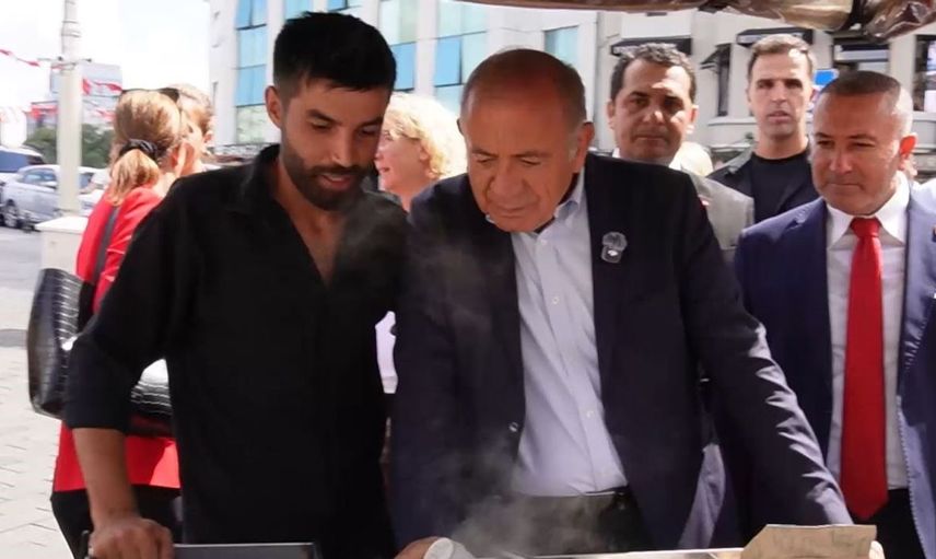 Gürsel Tekin Taksim'de esnafla buluşarak destek sözü verdi