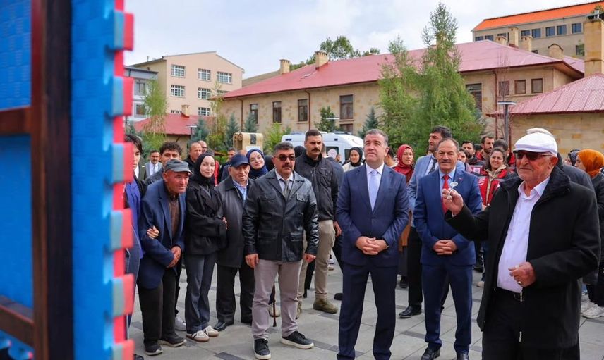 Bayburt'ta dünya yaşlılar günü dolayısıyla farkındalık yürüyüşü yapıldı
