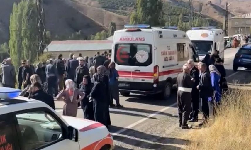 Hakkari'de trafik kazası: 2 yaşındaki çocuk hayatını kaybetti, 7 kişi yaralandı