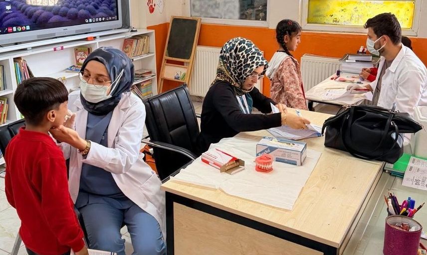 Kâhta'da köy okullarında ağız ve diş sağlığı eğitimi seferberliği