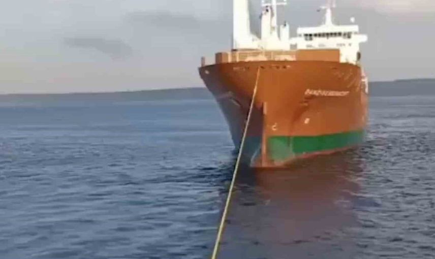 Çanakkale Boğazı'nda makina arızası: danzigergracht gemisi römorkörle kurtarıldı