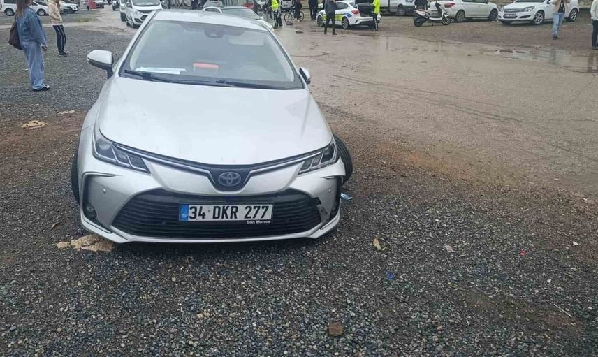Gaziantep'te iki otomobilin çarpışması maddi hasara yol açtı
