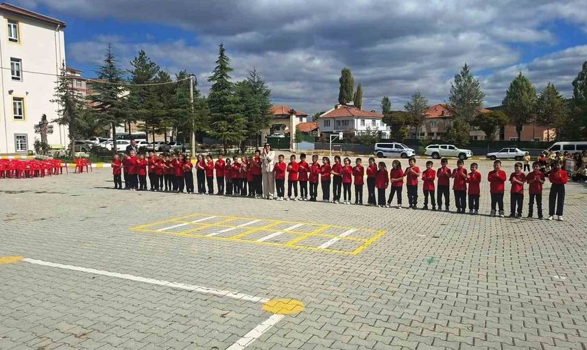 Hisarcık'ta ilköğretim haftası coşkuyla kutlandı