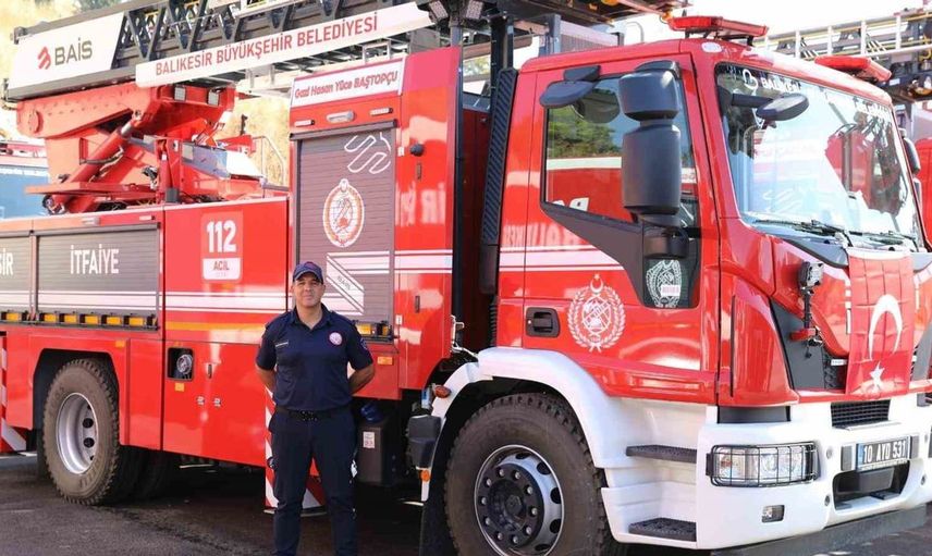 Ayvalık'ın cesur itfaiyecileri arazözlerde ölümsüzleşti