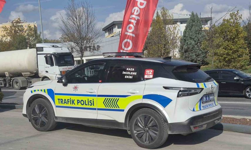 Eskişehir'de akaryakıt istasyonunda kadın otomobilin çarpması sonucu yaralandı