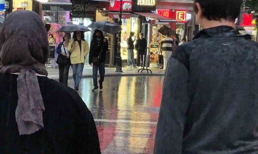 Bartın’da şiddetli fırtına ve sağanak yağış hayatı olumsuz etkiliyor