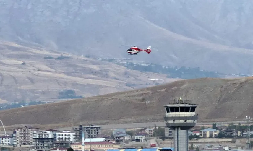 Metabolik hastalık yaşayan 3 yaşındaki çocuk ambulans helikopterle Van'a ulaştırıldı