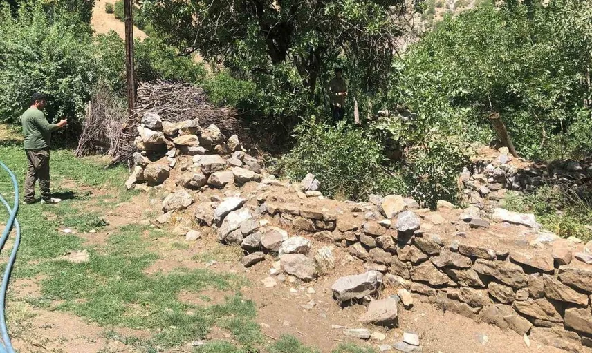 Hakkari'de harabe haldeki türbe için hayırseverlere çağrı yapıldı
