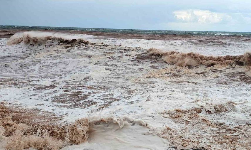 Kastamonu'da kuvvetli fırtına sahil ilçelerini zor durumda bıraktı