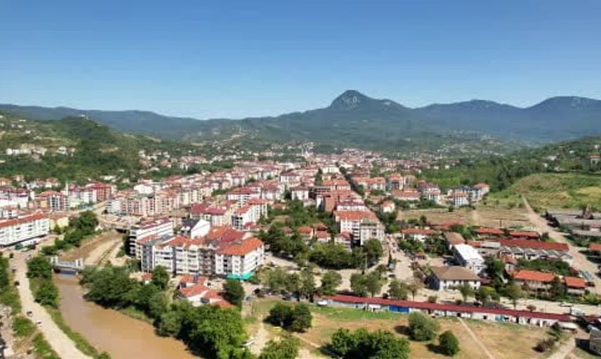 Kastamonu'nun Cide ilçesinde sel sonrası temizlik çalışmaları devam ediyor