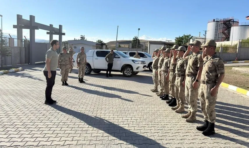 Refahiye kaymakamı jandarma karakolunu gezerek güvenlik faaliyetlerini değerlendirdi