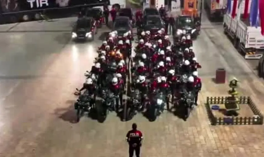 Bağcılar'daki denetimlerde yakalanan suçlular ve ele geçirilen uyuşturucu maddeler dikkati çekti
