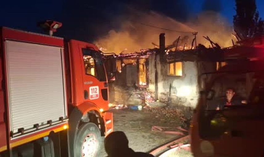 İskilip'te çıkan yangında iki ev kullanılmaz hale geldi