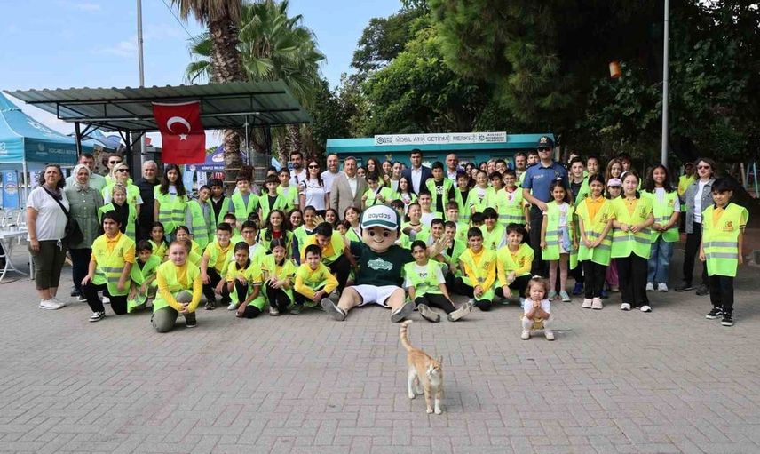 Kocaeli'de gönüllüler çevre temizliğiyle farkındalık yarattı
