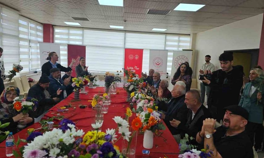Samsun'da huzurevi sakinleri için çiçek terapisi etkinliği düzenlendi