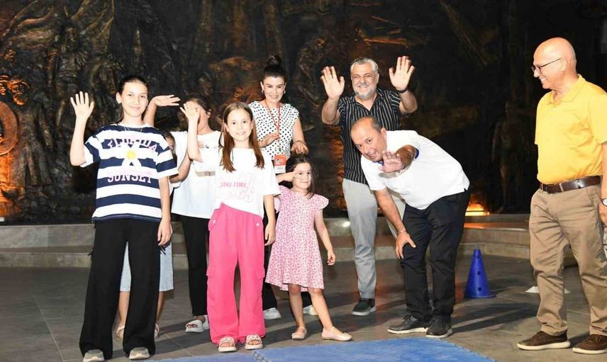Gökyüzünün gizemi ile çocuklar uzaya yolculuk yaptı