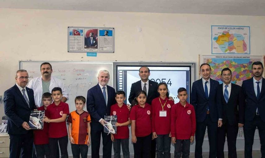 TEI'den Mahmudiye'deki öğrencilere kırtasiye yardımı