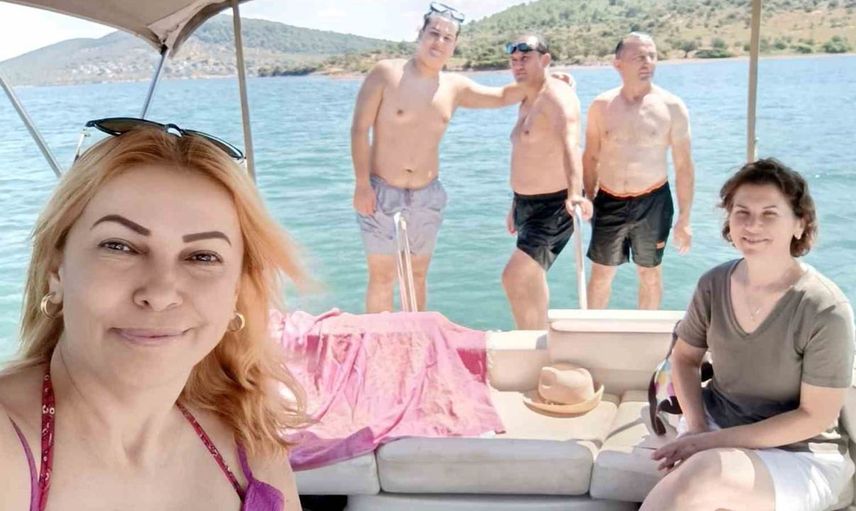 Ayvalık'ta tekne turu sırasında yunus sürprizi