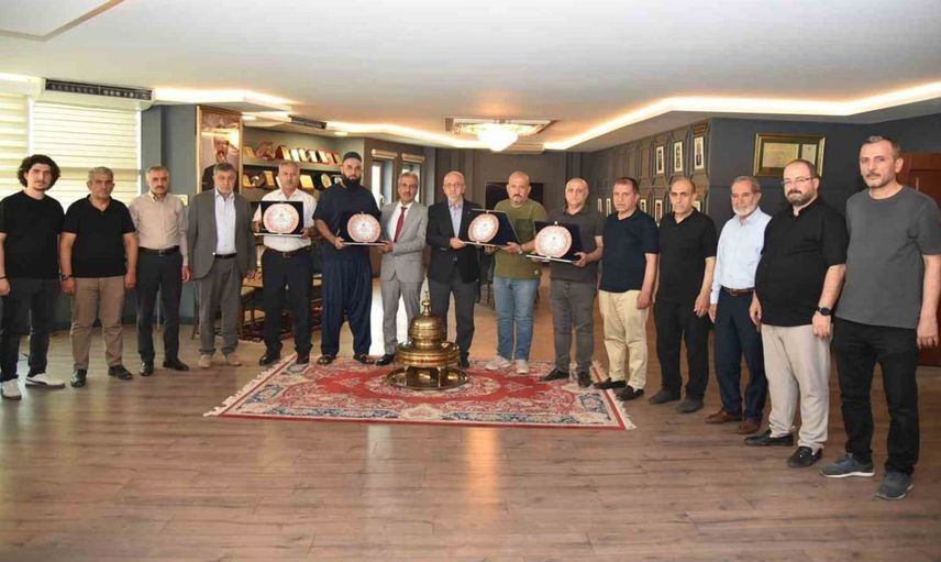 Elazığ Ticaret Borsası’nda meclis üyelerine teşekkür plaketi takdim edildi