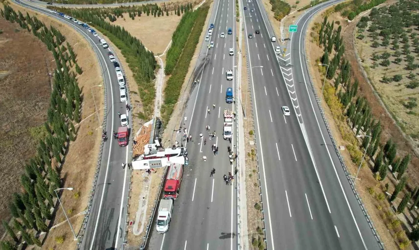 Manisa'daki feci kaza: 11 ölü, 27 yaralı ve 2 şoför gözaltında