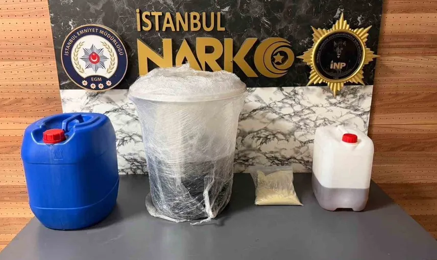 Kadıköy'de düzenlenen uyuşturucu operasyonunda 3 kişi gözaltına alındı