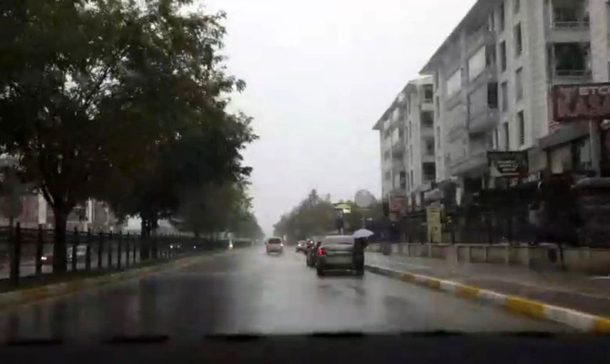 Tunceli'de etkili yağış sürücüleri zor durumda bıraktı