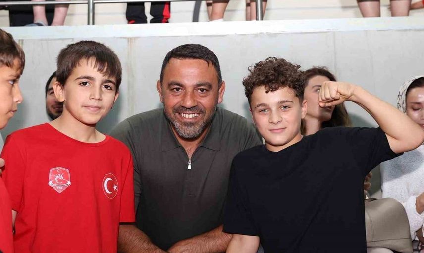 Bakan yardımcısı yerlikaya, Türkiye minikler güreş şampiyonası’nı takip etti