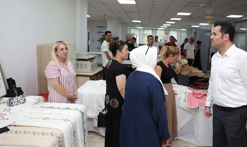Mersin'de yılsonu sergisinde el emeği ürünler sergilendi