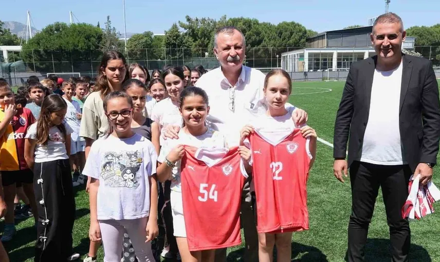Yunusemre'de kış spor okulları kaydı ile çocuklar ve kadınlar sporla buluşuyor