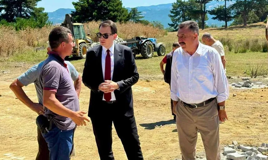 Hisarcık'ta köy yollarına parke taşı desteği: Kaymakam yerinde inceledi