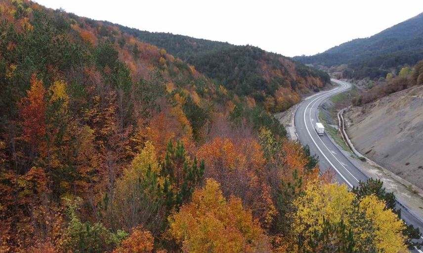 Bolu-Mudurnu yolunda sonbahar manzaraları büyülüyor
