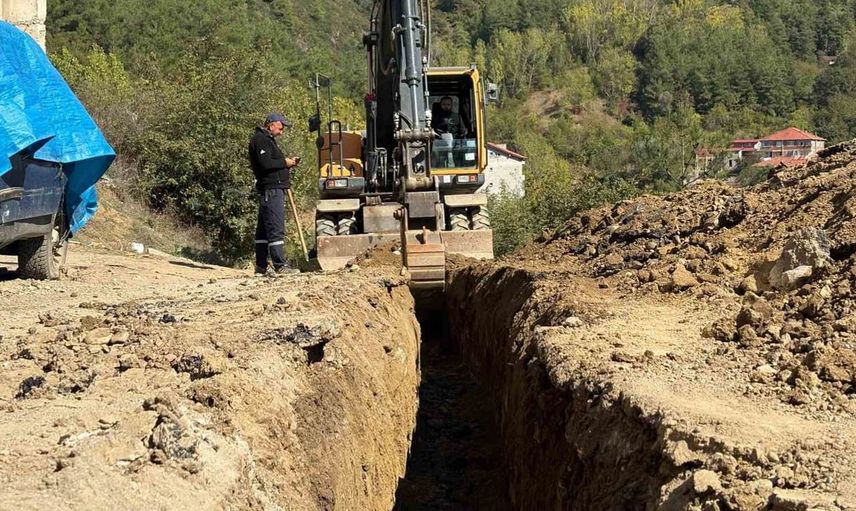 Yenice'de Karşıyaka Mahallesi'nde altyapı yatırımları hız kazanıyor