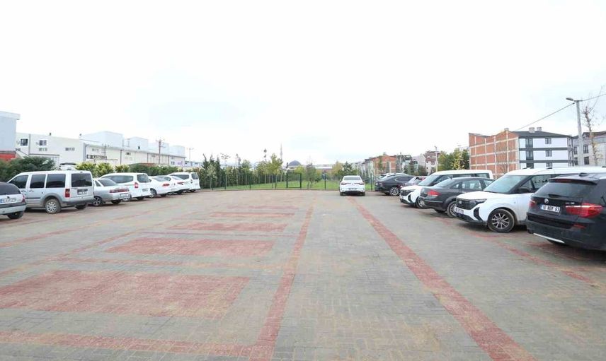 İnegöl'de Cumhuriyet Mahallesi'ne yeni otopark hizmete girdi