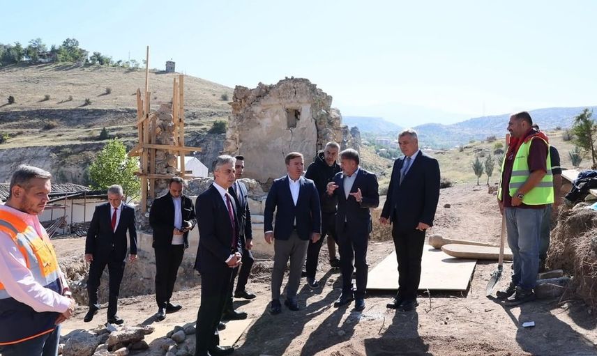 Sultan Melik Türbesi'ndeki restorasyon çalışmaları detaylıca incelendi
