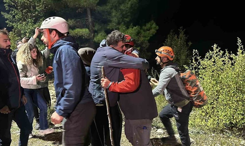 Yazılı Kanyon'da mahsur kalan gönüllüler kurtarıldı
