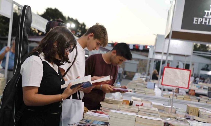 Edremit kitap fuarı, kültürel zenginliklerle dolu 7 günlük yolculuğunu tamamladı