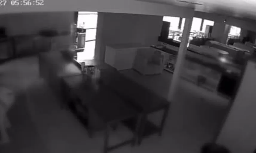 Hırsızlık anında mutfakta rahat davrandılar: Sucuklu yumurta yapıp yediler