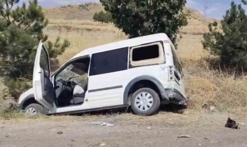 Çorum'da trafik kazasında 3 kişi yaralandı