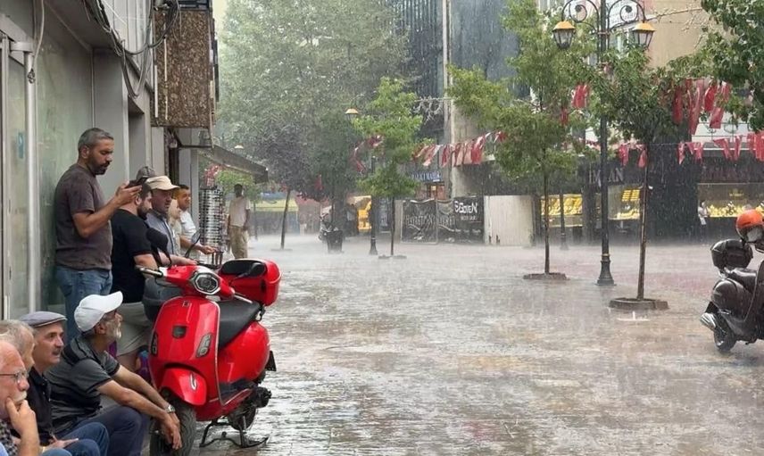 Karabük'te kuvvetli sağanak yağış için uyarılar yapıldı