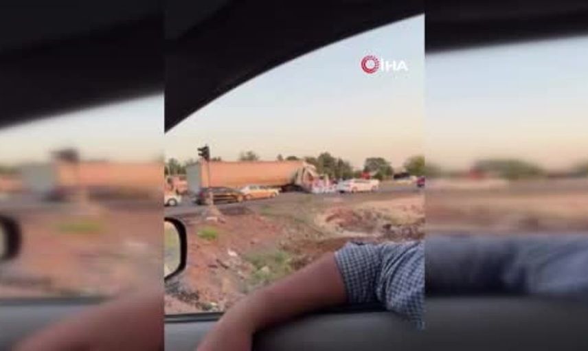 Şanlıurfa'da tır ile biber yüklü kamyonet çarpıştı: 3 kişi yaralandı