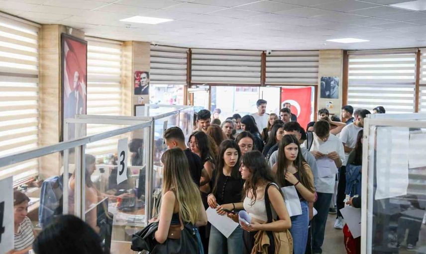 Aydın'da üniversite öğrencileri AYKART başvurularında yoğunluk yaşadı