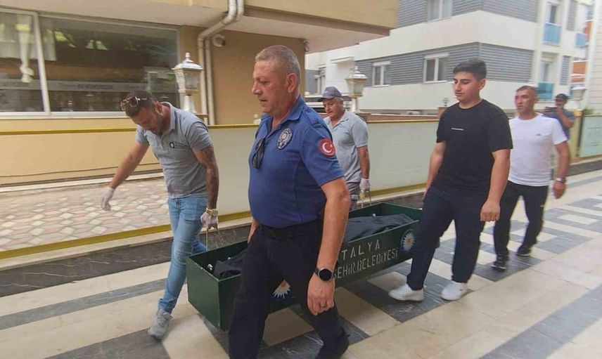 Antalya’da Rus turist otel koridorunda yaşamını yitirdi